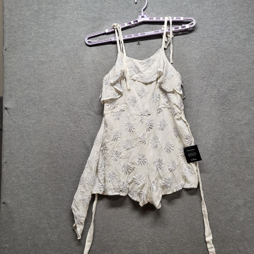 Lulus Women Blouse M White Floral Romantic Embroidery Scoop Neck Tie NWT